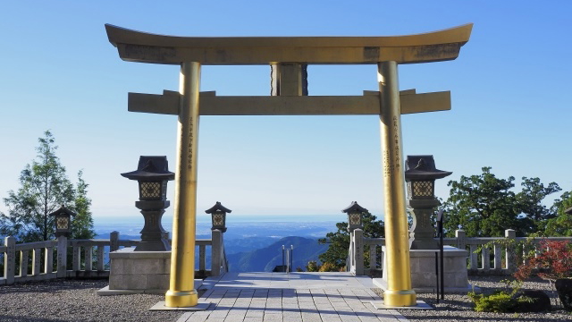 天空のお社 秋葉神社（上社）金の鳥居